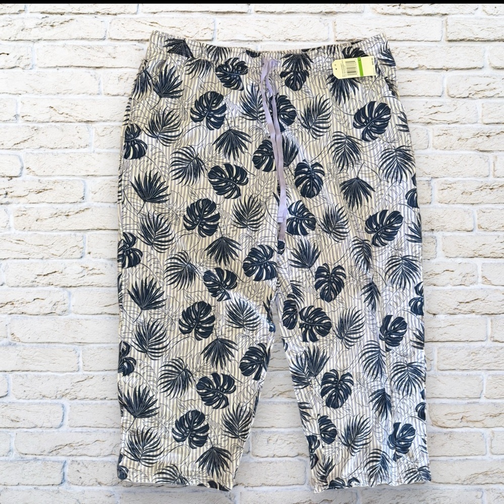 NWT Women's White Blue and Purple Tropical Print  Pajama PJ Crop Pants Sz Large